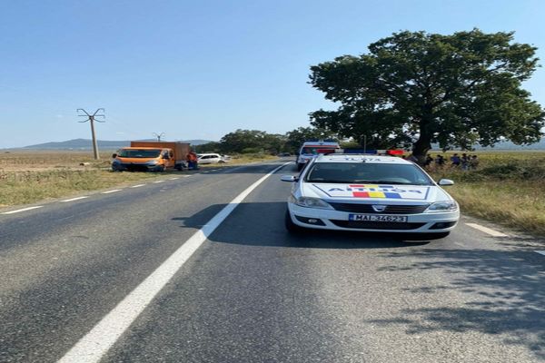 Poliţia a dat amenzi pe bandă rulantă: Peste 470 de sancţiuni au fost emise şi 51 de permise au fost confiscate