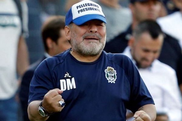 Legenda Diego Armando Maradona A MURIT!