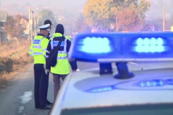 Tupeu la 17 ani! Deși nu avea permis și băuse bine, s-a urcat la volanul unei mașini furate