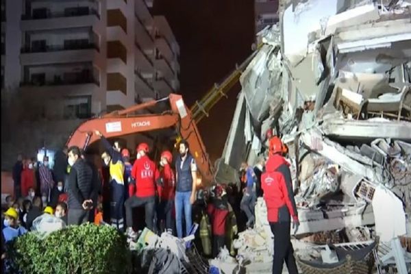 Bilanţul victimelor cutremurului din Marea Egee a crescut la 49 de morţi şi aproape 900 de răniţi