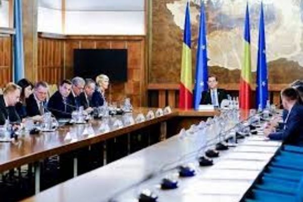 Guvernul prelungește acordarea şomajului tehnic până la jumătatea anului viitor