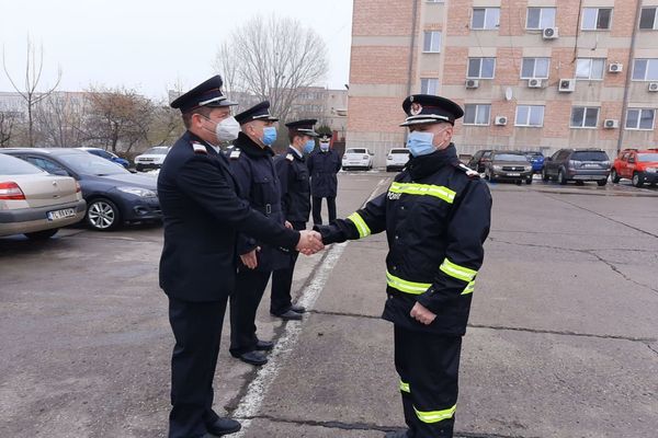 Patru pompieri militari din cadrul I.S.U. Delta  au fost înaintați în grad înainte de termen