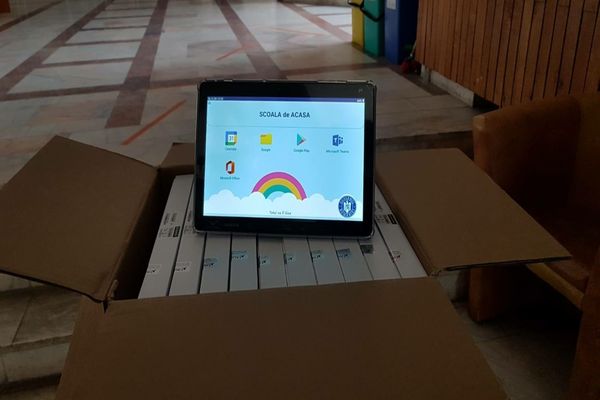 1500 de tablete pentru elevii tulceni prin Programul naţional "Educația în siguranță"