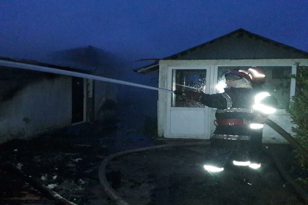 Incendiu violent în Gorgova.De la ce au pornit flăcările