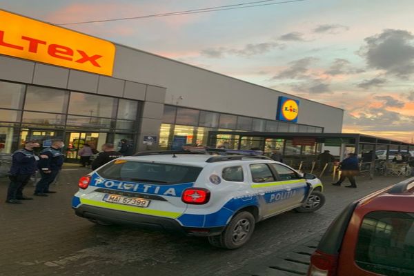 Acțiuni ale polițiștilor tulceni în zona centrelor comerciale