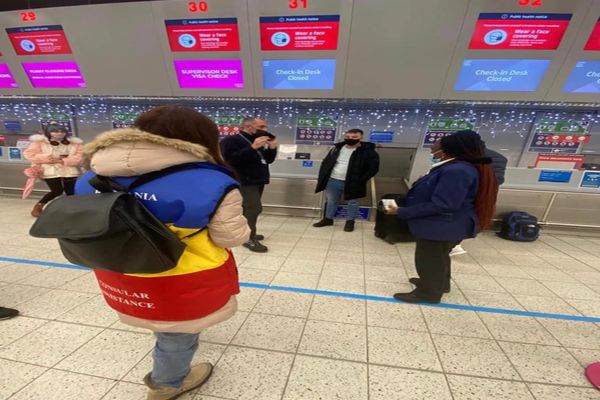 Românii afectaţi de restricţii vor fi repatriaţi din Marea Britanie cu zboruri charter