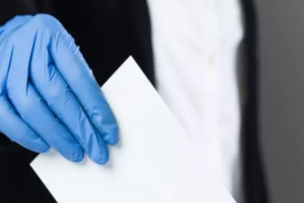 O secție de votare din București, închisă temporar. 2 persoane din comisia electorală au COVID