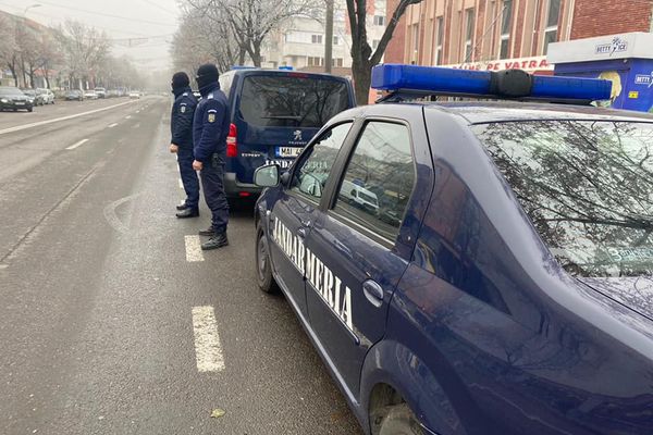 Zeci de sancțiuni aplicate de polițiști pentru nerespectarea măsurilor anti-COVID