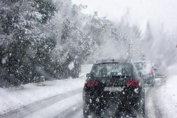 Informare meteorologică emisă de ANM: ninsoare, vânt și polei, până marți, 12 ianuarie