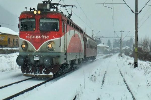 Circulația mai multor trenuri, suspendată miercuri și joi din pricina condițiilor meteo