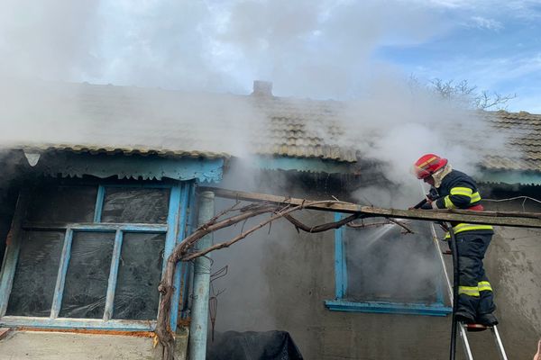 FOTO| Incendiu violent în Slava Rusă. De la ce au pornit flăcările