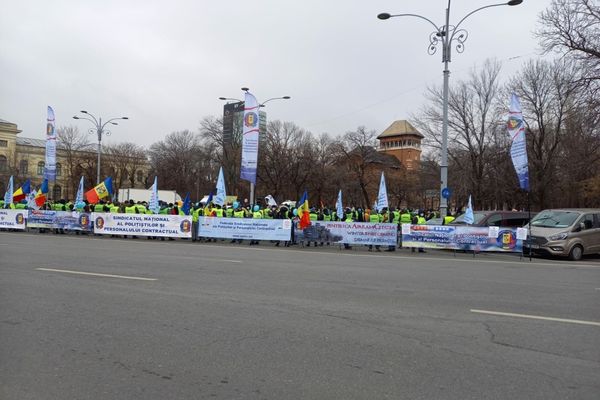 Proteste în Capitală și în țară. Sindicaliștii din Sănătate, Poliție și CFR ies în stradă