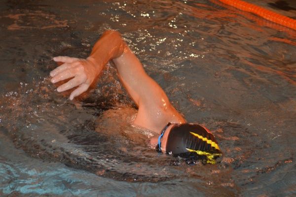 VIDEO Misiune îndeplinită. Jandarmul Sorin Andrici a înotat 12 ore, peste 22 km, pentru a ajuta un coleg