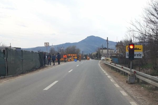 Atenție șoferi! Lucrări de reparații la Izvoarele pe podul de pe DN 22F