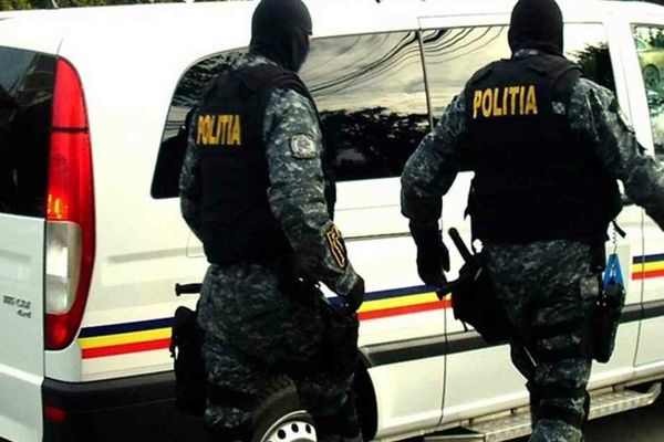 Tun de 3 milioane de dolari, într-un amplu dosar de fraude informatice