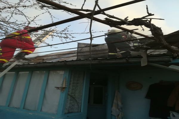 Incendiu provocat de un cos de fum neizolat neizolat