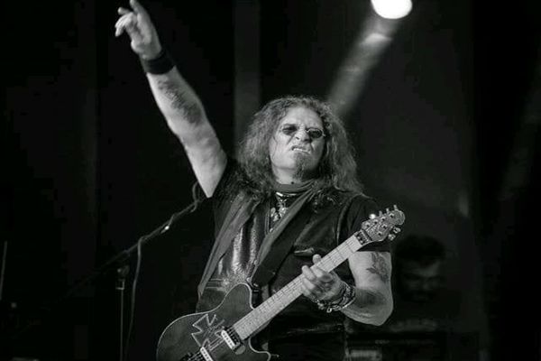 Adi Bărar, fondatorul și liderul trupei Cargo, a murit, răpus de coronavirus