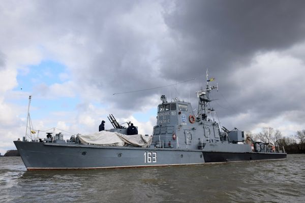 FOTO Zece nave militare fluviale, instrucție pe Dunăre