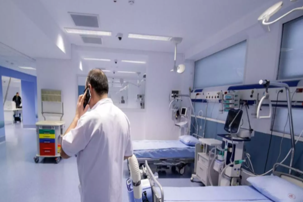 Efectele instigării de tip Șoșoacă: O doctoriță a fost atacată de o pacientă care credea că va fi ucisă la ATI