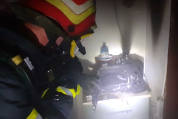 FOTO Incendiu într-un bloc din Tulcea