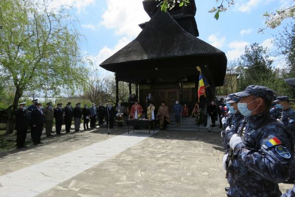 FOTO  Ziua Veteranilor de Război, sărbătorită la Troița Eroilor Marinari