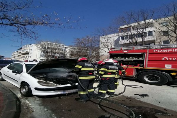 FOTO Fum și panică pe o stradă din Tulcea