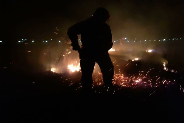 Incendiu violent în  Greci. De la ce au pornit flăcările