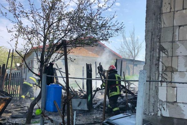 Incendiu violent în Mineri. De la ce au pornit flăcările