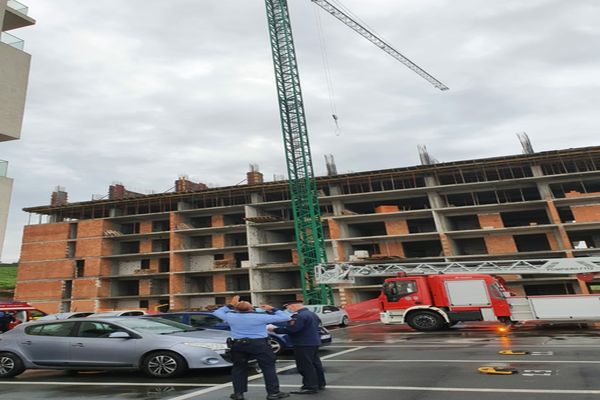 Gest disperat al unui tânăr.  a vrut să se arunce de pe o macara