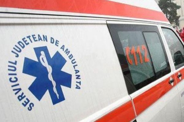Copil de 10 ani mort după ce a fost strivit de două plăci de beton