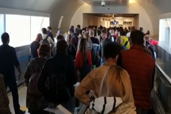 VIDEO| Bătaie între români, pe un aeroport din Marea Britanie