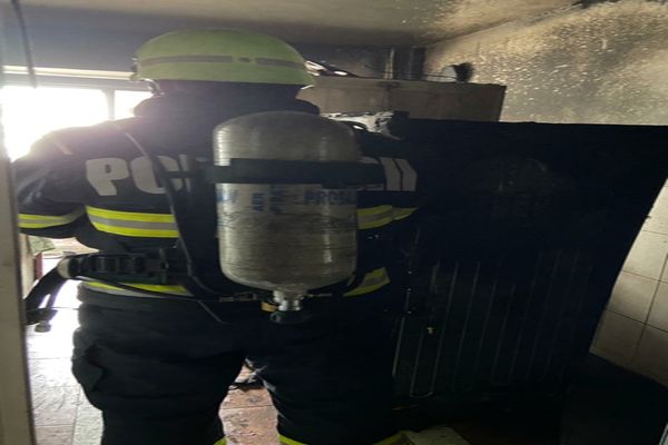 Incendiu cu degajare mare de fum într-un bloc din Tulcea