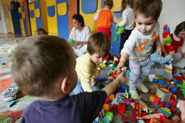 Vești bune pentru părinți! Crește valoarea tichetelor de creșă 