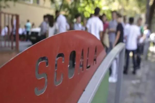 Părinții pot participa la serbările de sfârșit de an școlar dacă sunt vaccinați