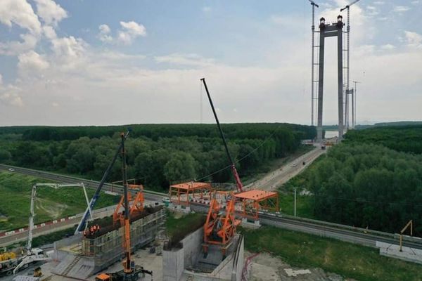 Navigaţia pe Dunăre interzisă până pe 19 iunie în zona lucrărilor Podului suspendat de la Brăila 