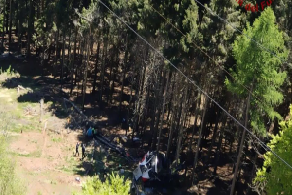 ITALIA: 13 morți și doi răniți, într-un accident de teleferic
