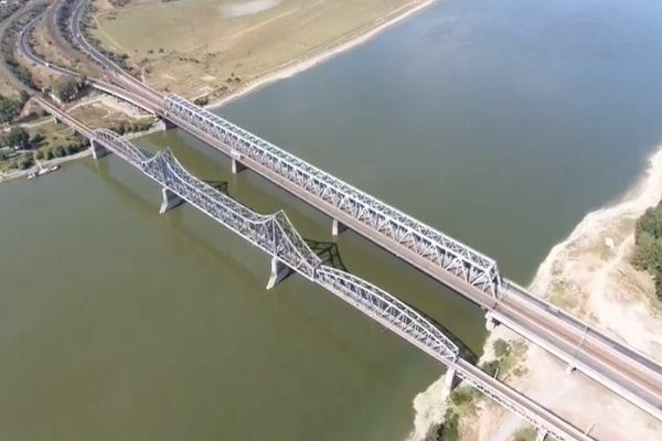 Vești bune pentru șoferi! Taxa pentru pod de la Fetești și Vadu Oii ar putea fi eliminată 