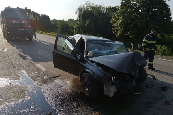 FOTO Accident la Somova. Șoferul transportat de urgență la spital