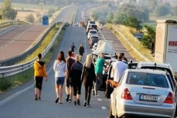Atenționare MAE de călătorie în Grecia: aglomerație și cozi de mașini la punctele de frontieră cu Bulgaria 