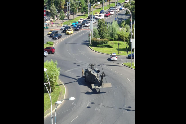 FOTO VIDEO Un elicopter a aterizat de urgență chiar în centrul Bucureștiului
