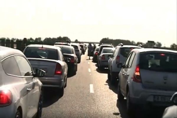 Aglomerație pe Autostrada Soarelui. Rute alternative pentru turiștii care se întorc de la mare