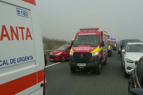 FOTO VIDEO Accidente în lanț pe Autostrada Soarelui. 52 de mașini implicate și 17 victime