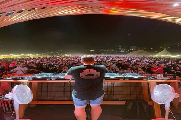 FOTO Sezonul estival s-a deschis pe plaja Neversea cu Dub FX & Mr Woodnote Live, Fedde le Grand, DJ Shiver