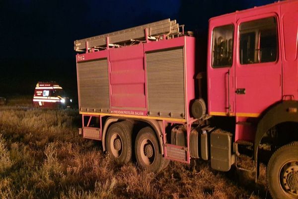 VIDEO Incendiu violent la un depozit de furaje. Mii de baloți făcuți scrum