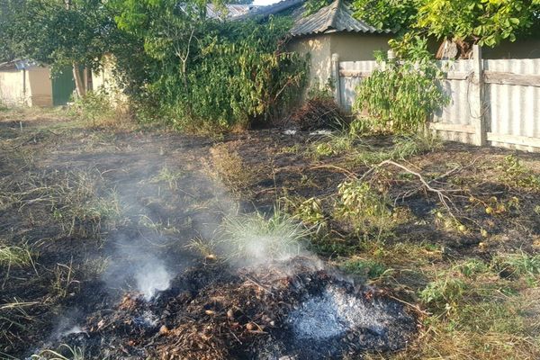 Incendiu în Slava Rusă. De la ce au pornit flăcările