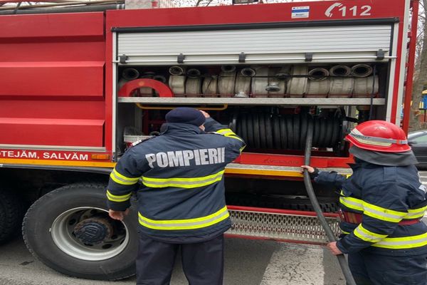 Camion în flăcări pe DN22D