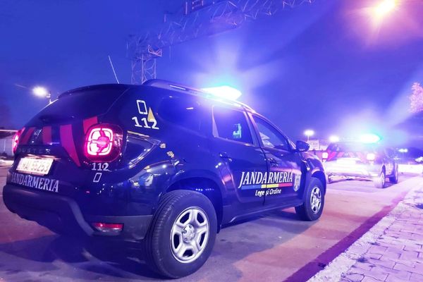 Tragedie evitată! Amenințați cu pistolul și cuțitul, au cerut sprijinul jandarmilor