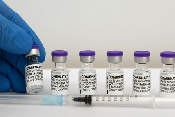 Nouă metodă de înșelătorie: „Vaccinul la chiuvetă”