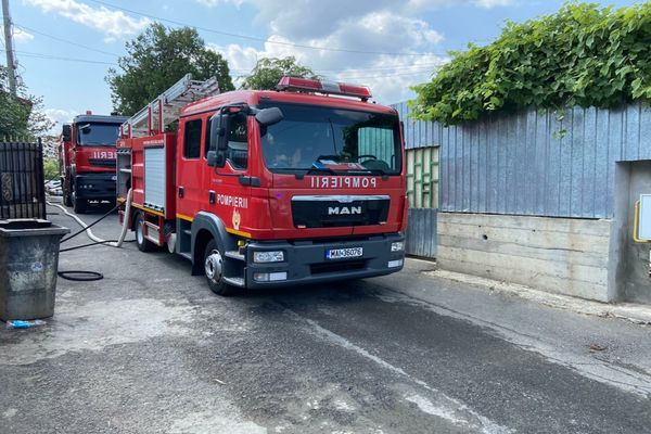 FOTO Zi de FOC la Tulcea. Trei incendii produse în mai puțin de o oră