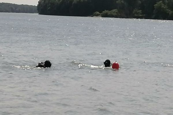 Bărbatul dispărut în Dunăre căutat cu scafandrii